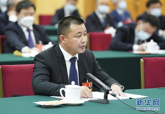  5月24日，全國(guó)人大代表張文喜參加湖北代表團(tuán)的審議并發(fā)言。新華社記者 黃敬文 攝